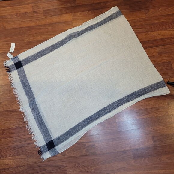 NWT Banana Republic Beige & Navy Plaid Fringe Scarf - Picture 4 of 14